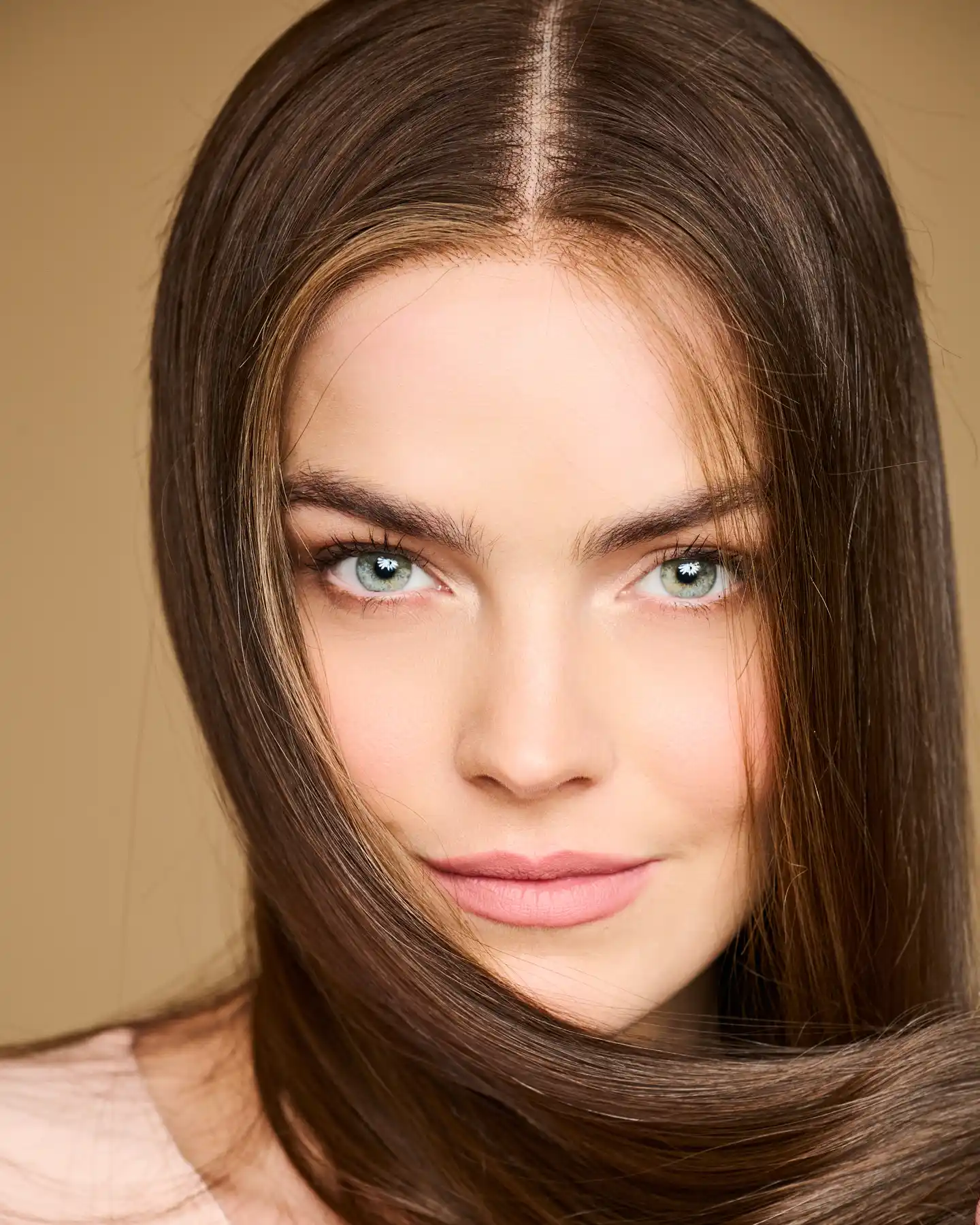 Sinaya Wigs - Close Up Eyes