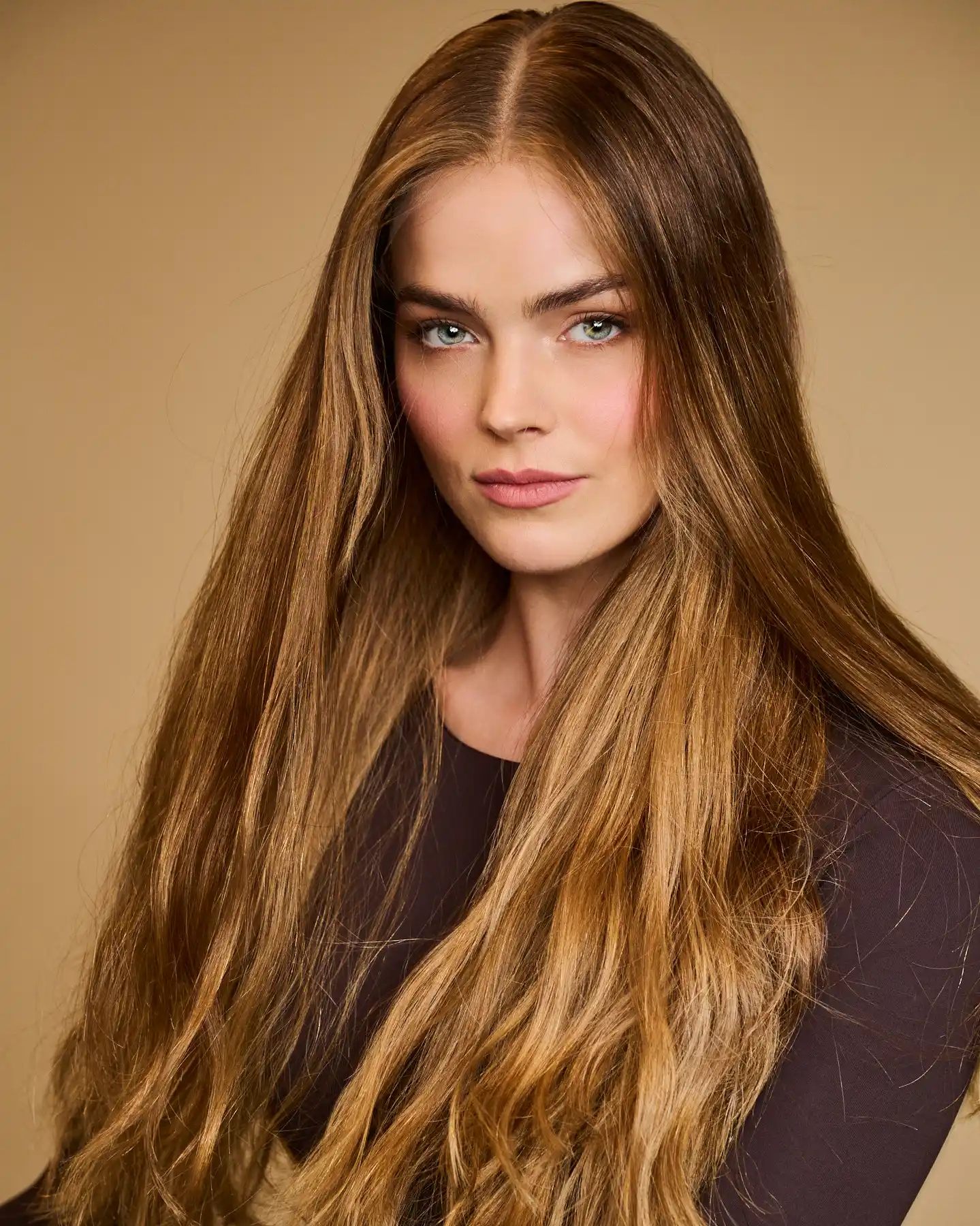 Sinaya Wigs - Golden Close Up