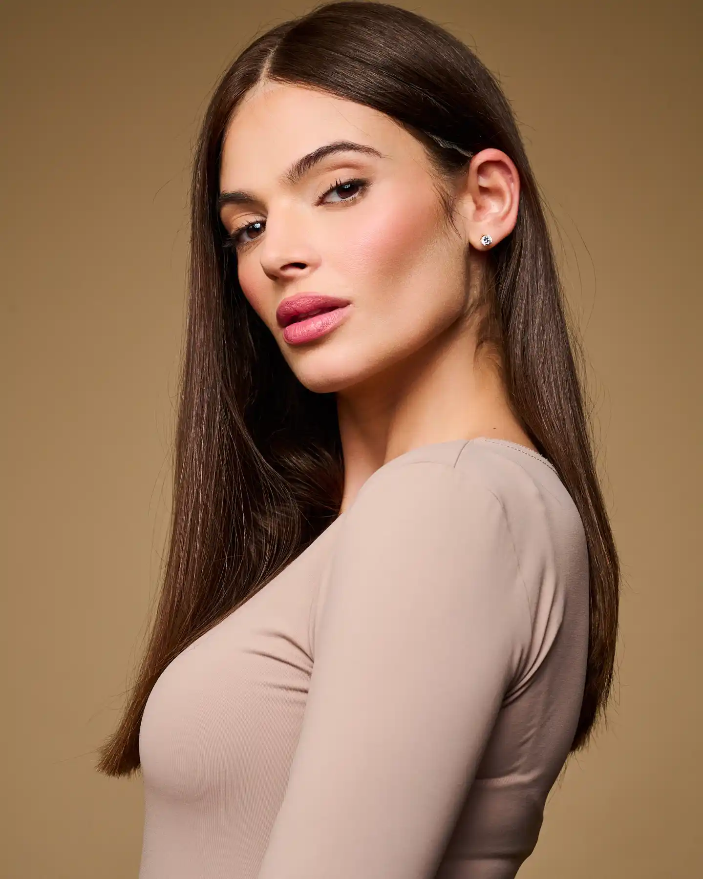 Sinaya Wigs - Straight Profile
